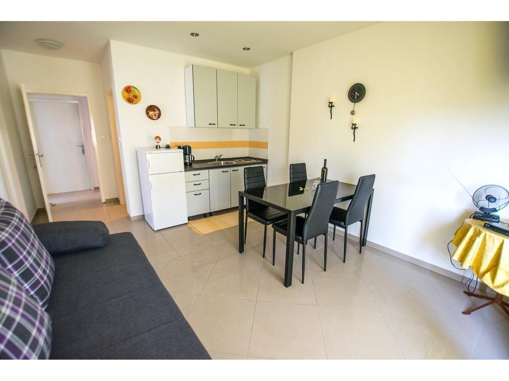 Apartments Troselj Starigrad Paklenica Buitenkant foto